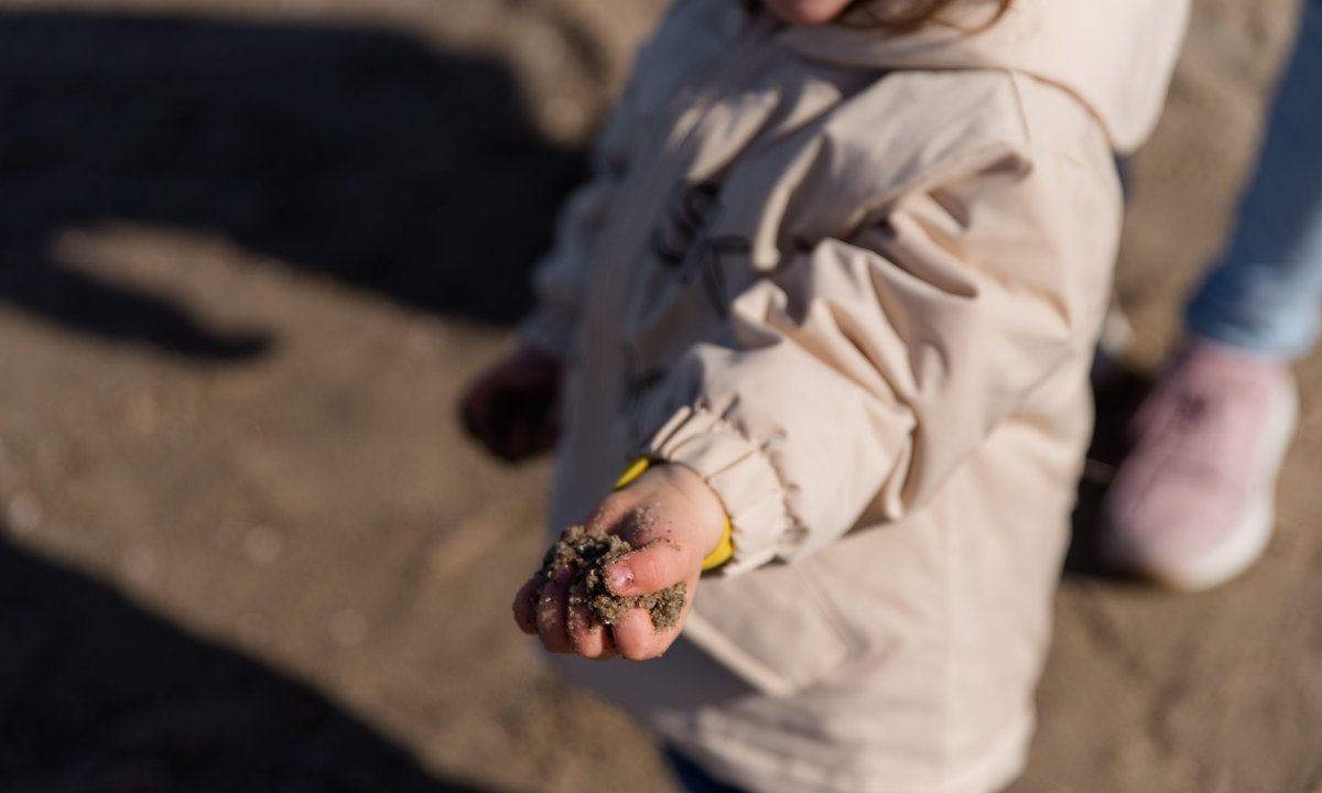 Dzieci dziedziczą traumę pokoleniową po tym rodzicu. Zaskakujące wyniki badań