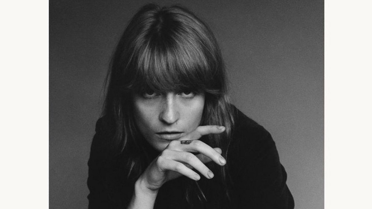 Florence and the Machine to zespół znany raczej jako projekt wokalistki, Florence Welch. Udało się jej odnieść sukces, zyskać miano królowej ekscentryzmu, a następnie zniknąć, przeżyć załamanie nerwowe i powrócić z najbardziej osobistymi utworami, jakie do tej pory stworzyła. "What Kind of Man" to jedna z piosenek, których tekst tak dobrze opisuje autodestrukcję autorki, że trudno jest się nie przerazić.
