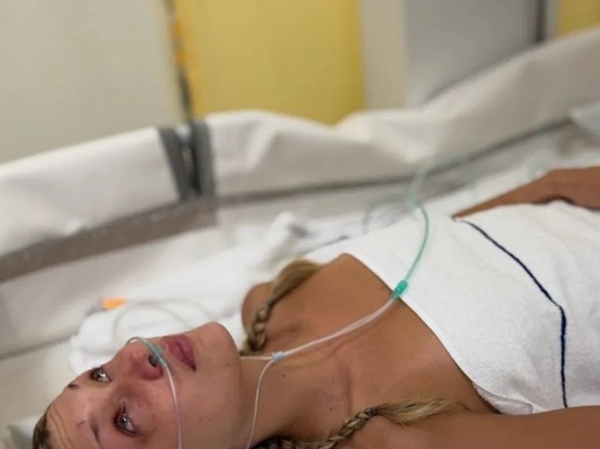 Bela Hadid u suzama otvorila dušu o teškoj bolesti: Gubim dah, a najveći uspeh mi je tuširanje