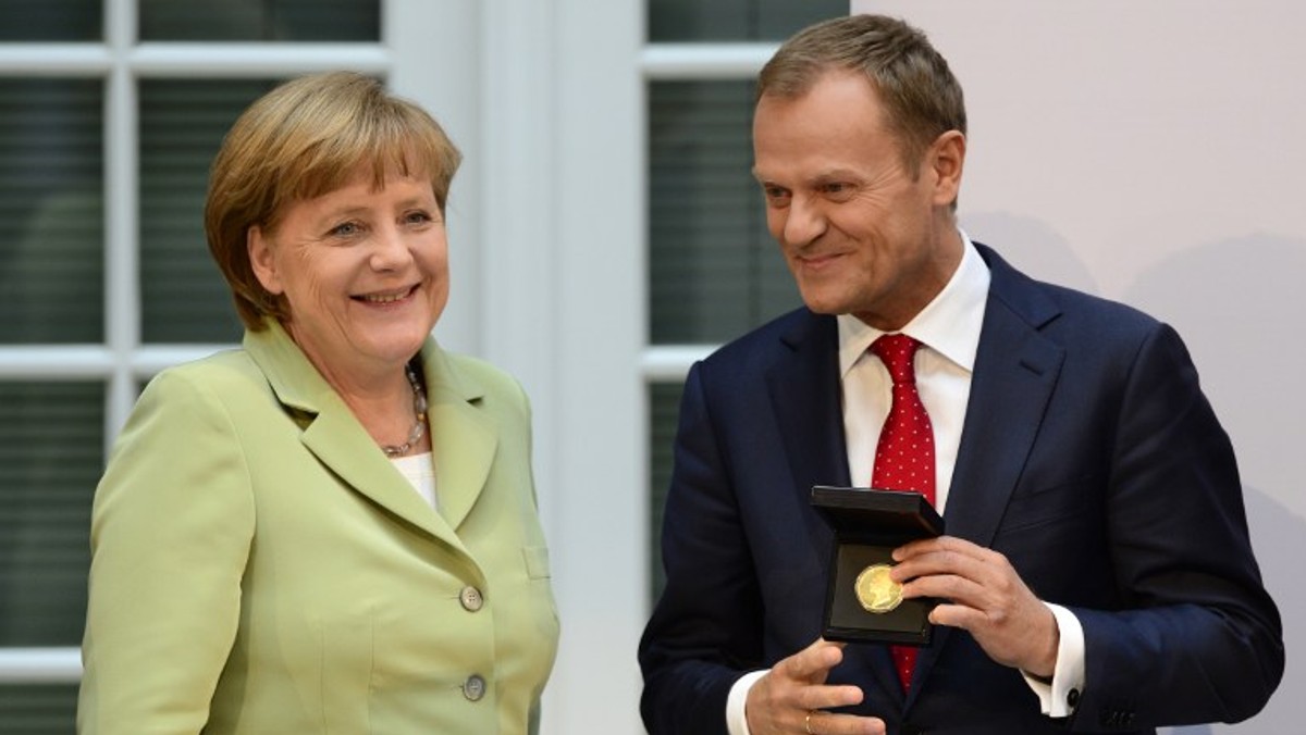 Faworytem niemieckiej chadecji na szefa Komisji Europejskiej jest Polak, Donald Tusk - twierdzi w poniedziałkowym wydaniu tygodnik "Der Spiegel". "Podczas wyborów do Parlamentu Europejskiego 2014, o urząd szefa Komisji Europejskiej po raz pierwszy mają walczyć czołowi kandydaci. Faworytami są Niemiec i Polak" - pisze "Der Spiegel".