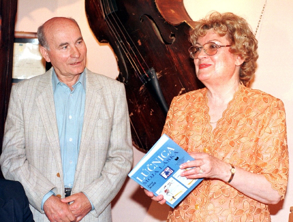 Speváčka ľudových piesní Darina Laščiaková a profesor Štefan Nosáľ.