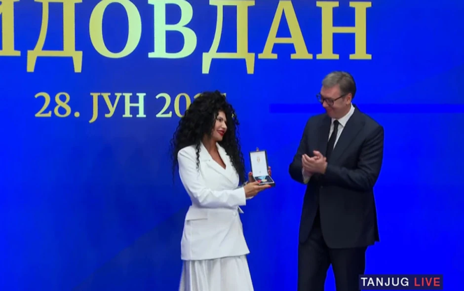 Predsednik Aleksandar Vučić uručio Vidovdanski orden Lidiji Vukićević