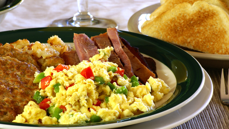 Obfite śniadanie dobre na odchudzanie. Naukowcy potwierdzają