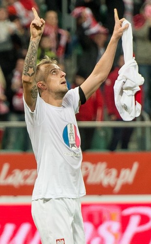 Kamil Grosicki swojego gola złożył w hołdzie ofiarom zamachu terrorystycznego w Paryżu