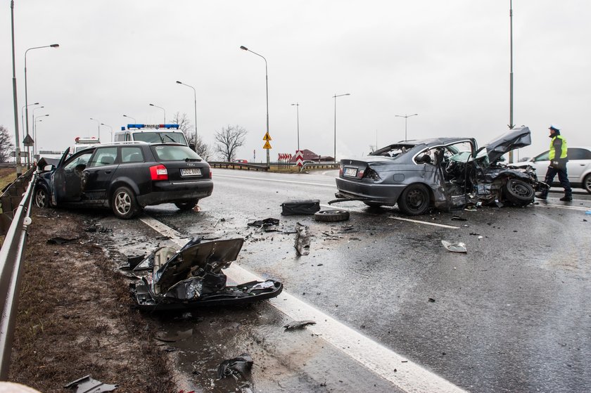 Tragiczny wypadek na węźle bielańskim, tuż przy zjeździe z autostrady