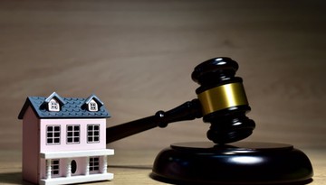 Sąd przysądził mieszkanie po licytacji komorniczej. Sprawdź, co z PCC na pierwsze lokum