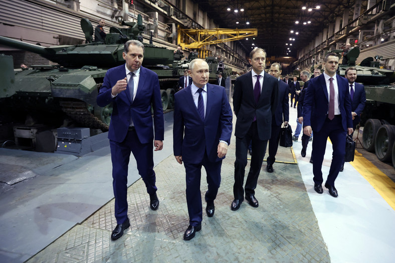 Władimir Putin w fabryce czołgów w mieście Niżny Tagił, luty 2024 r.
