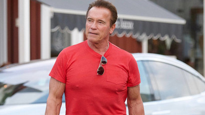 Schwarzenegger feltűnt egy újabb budapesti boltban, ide egyből beengedték – fotók