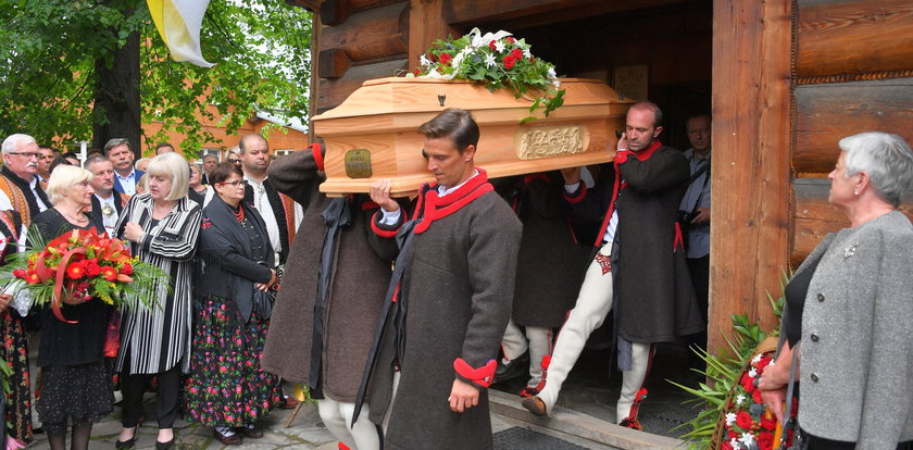 Koronawirus na pogrzebie Zofii Karpiel-Bułecki. Sanepid prosi o kontakt żałobników