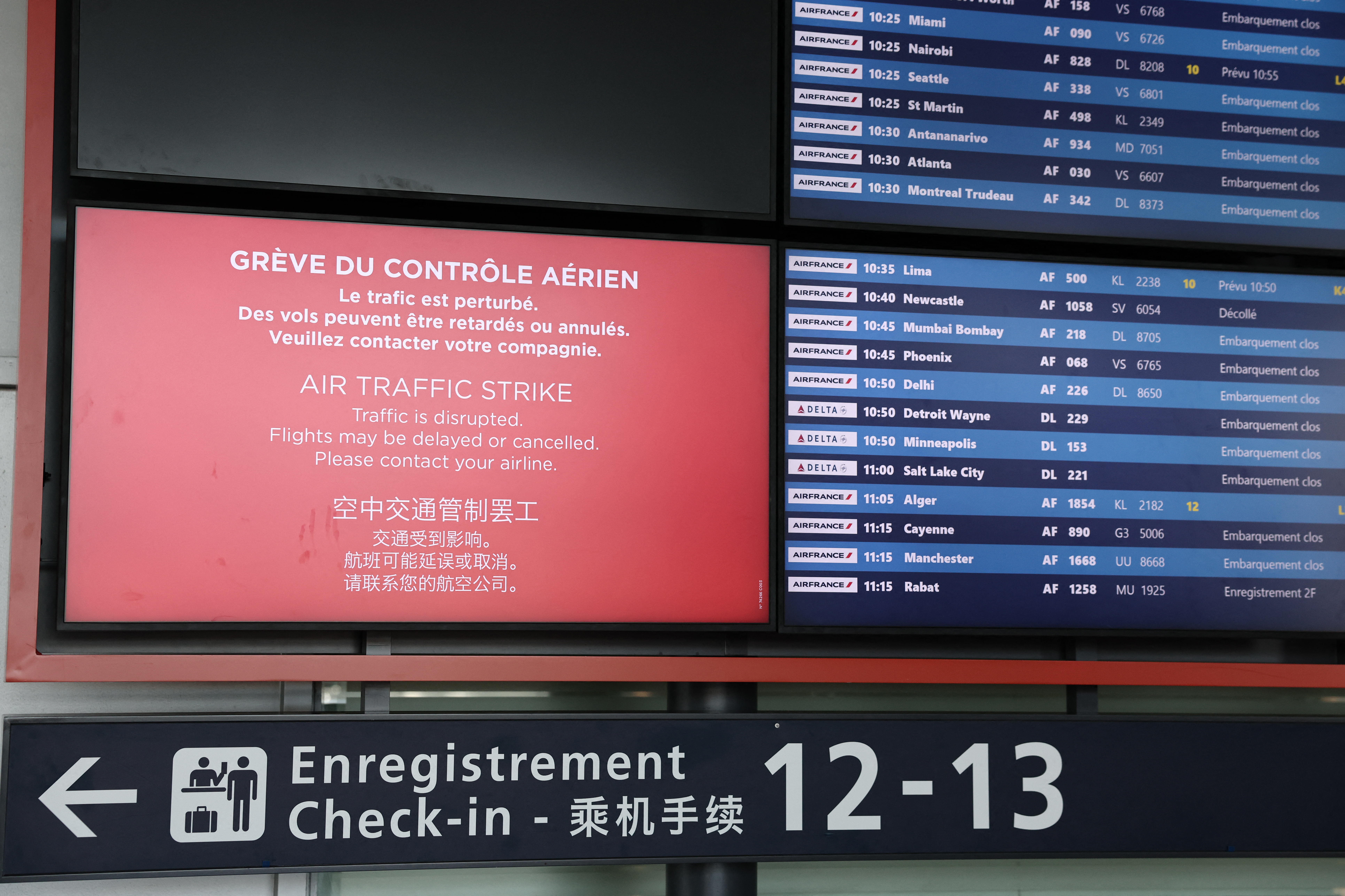 Francia: oltre 1000 voli cancellati per sciopero controllori