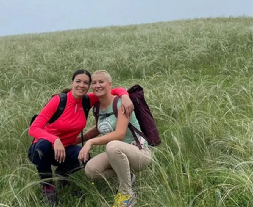 Sanja Kužet sa sestrom