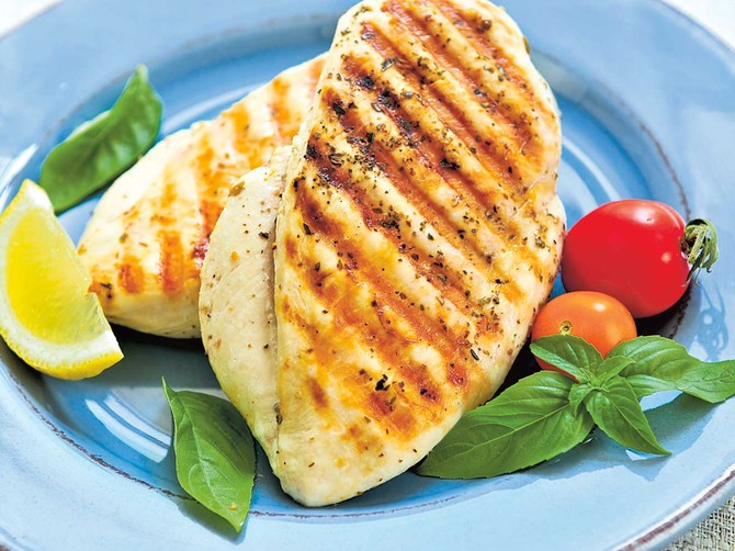 7188_belo-meso-s-rostilja-grilled-chicken-breasts-dreamstime_6669371-Elenathewise