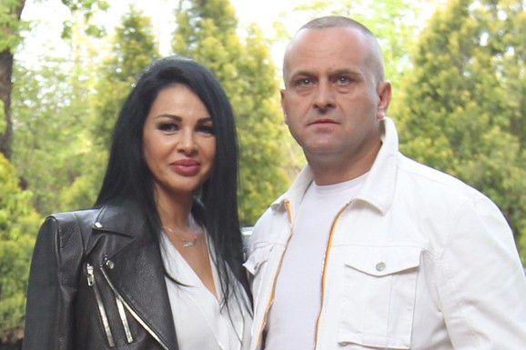 Razveli se posle 25 godina braka, a sad pevačica i njen bivši muž PRODAJU KUĆU VREDNU 650.000 EVRA: Renovirali sve, pa stavili na oglas