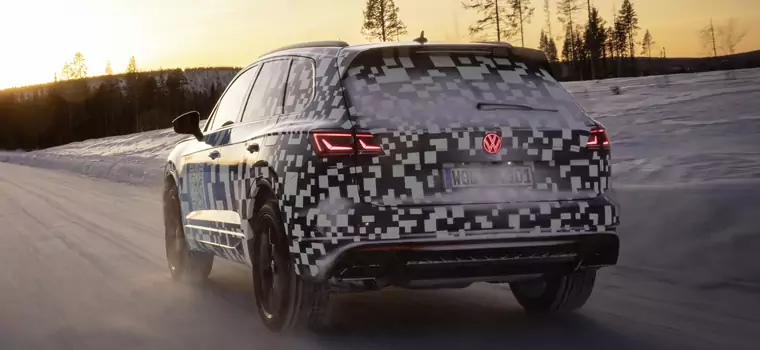 Volkswagen Touareg po liftingu na ostatnich testach. Dostanie kontrowersyjną innowację