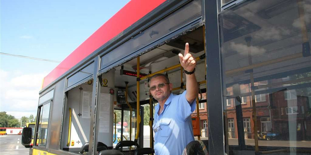 Szaleniec strzela do autobusów