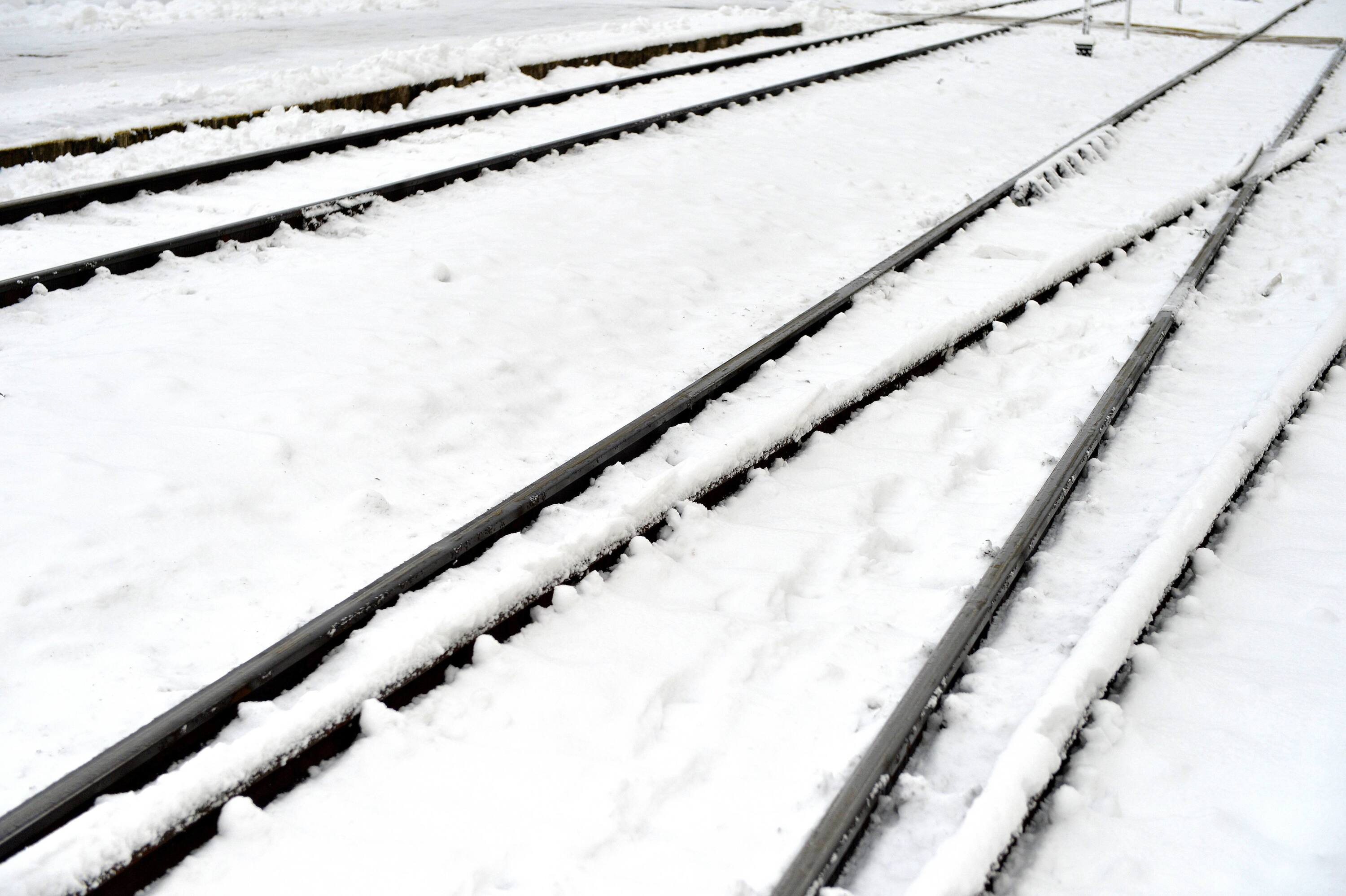 112 centymetrów szyny zniknęło z torów w Będzelinie. Maszynista odkrył lukę