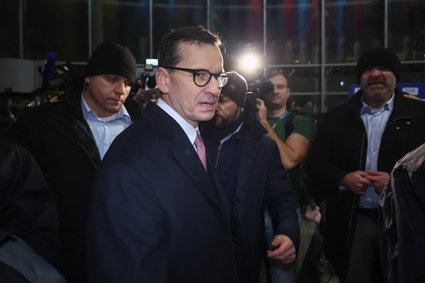 Morawiecki protestuje przed siedzibą TVP. "Nie możemy zamknąć oczu"