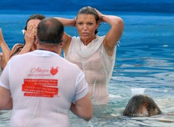 Felicjańska pokazuje piersi. Za darmo!