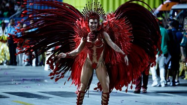 piękna dziewczyna słynnego piłkarza gwiazdą karnawału w rio de janeiro [foto]