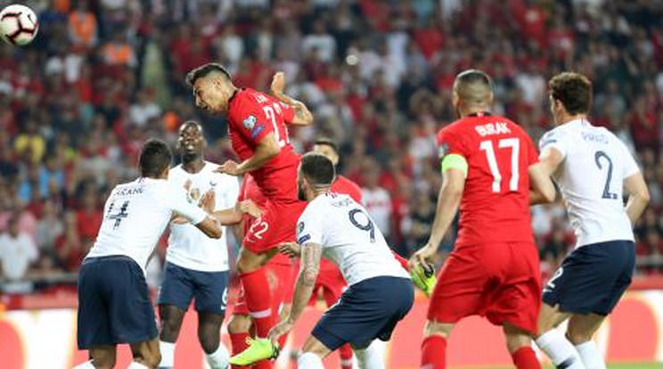 A világbajnok francia válogatott 2-0-ra kikapott Törökországban szombaton. Kedden Andorrában javíthat 