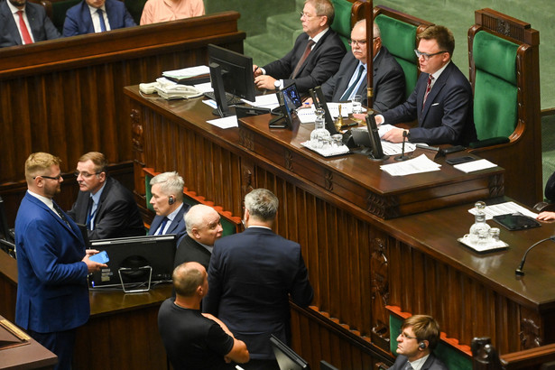 Kaczyński swoją wypowiedzią rani serce Hołowni