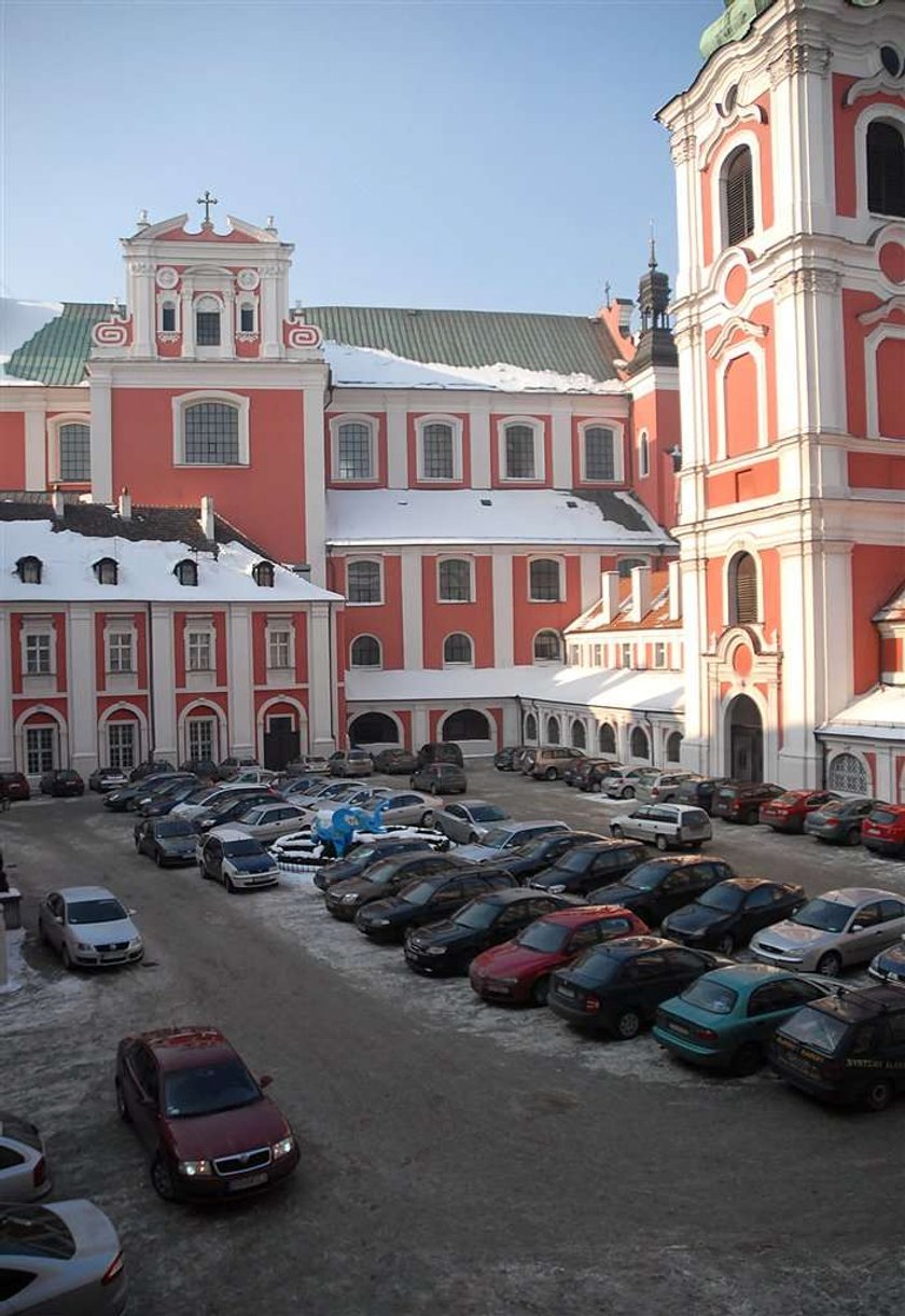 Urzędnicy mają duże parkingi