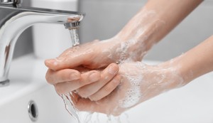 Pranje ruku nakon mokrenja je važno iz nekoliko razloga