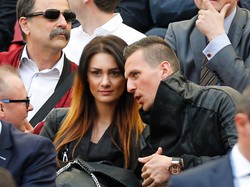 Operacja nosa się opłaciła. Dziewczyna Arka Milika przyciąga fotografów jak magnes