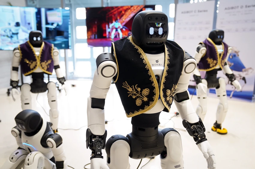 Aleksandar Vučić na prezentaciji robota kompanije AGIBOT