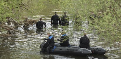 Tak szukano malutkiego Kacperka. Chłopiec wpadł do wody przez ojca?