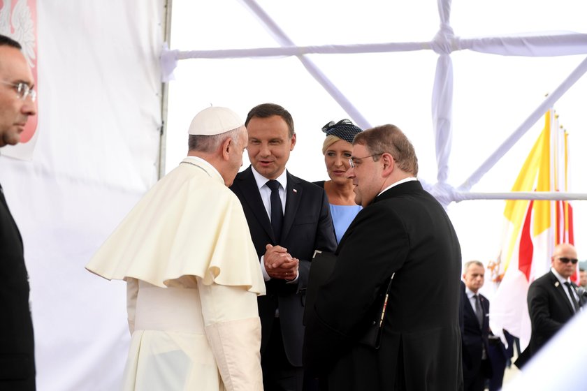 Para prezydencka przywitała papieża Franciszka