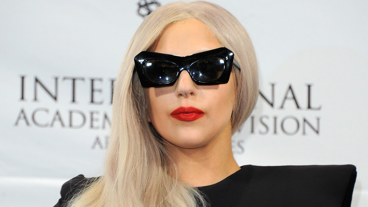 Lady Gaga została skrytykowana przez prezesa Billboardu za sztuczne podbijanie wyświetleń swojego najnowszego singla "Applause".