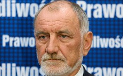 Ojciec prezydenta Dudy ujawnił swoje zarobki. Na konto wpadło mu dużo więcej niż synowi