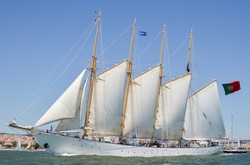 Słyny portugalski czteromasztowy żaglowiec Santa Maria Manuela dziś wpłynie do portu w Szczecinie