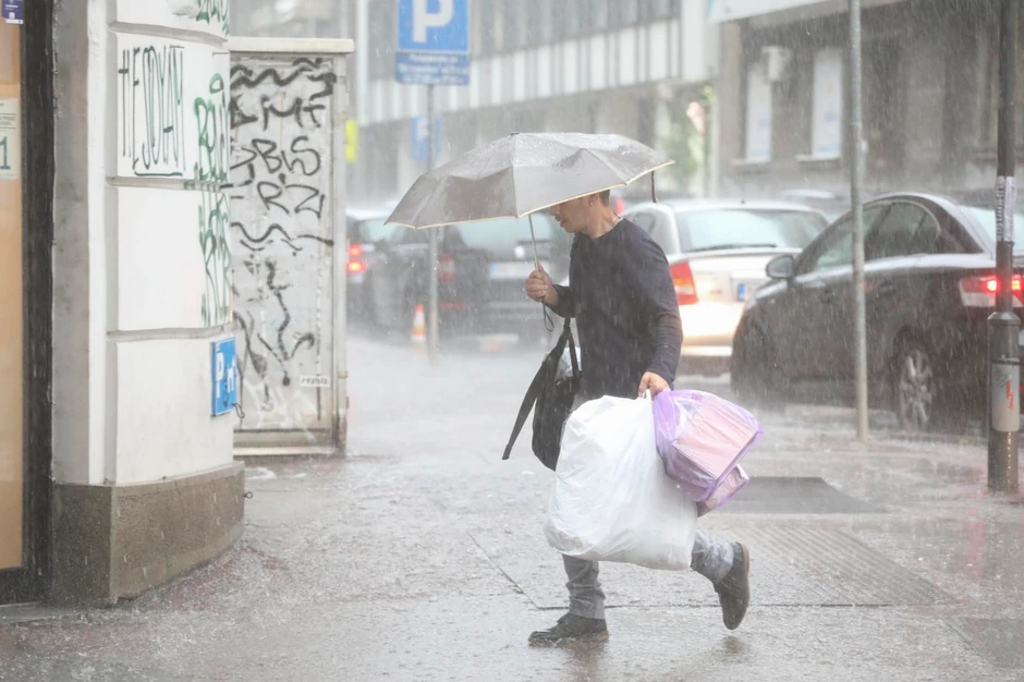 Povremeno se sredinom maja očekuju kiša, pljuskovi i grmljavina