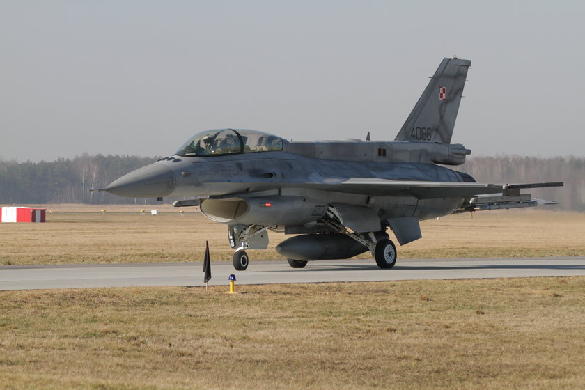 Offset F-16