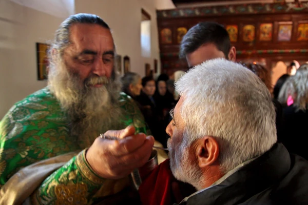 Sutra JEDNU STVAR nikako ne treba raditi - smatra se VELIKIM GREHOM I NEPOŠTOVANJEM POSTA: Na Veliki četvrtak sadi se ova biljka, a neki vernici se PRIČEŠĆUJU