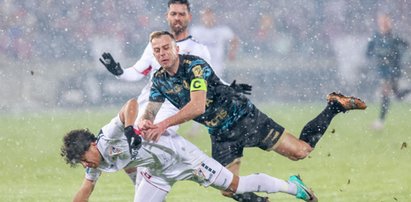 Górnik Zabrze wygrywa z Pogonią! Piękny gol ozdobą meczu. Ważny powrót [WIDEO]