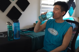 Pio sam 3 litre vode svaki dan mesec dana i evo šta se dogodilo: Promene koje sam osetio su NEVEROVATNE