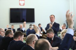 Komisja nadzwyczajna przyjęła zapisy dot. komisarzy wyborczych