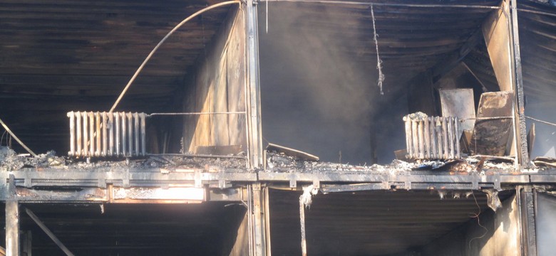 Pogorzelcy mieszkali w ruinie z azbestu