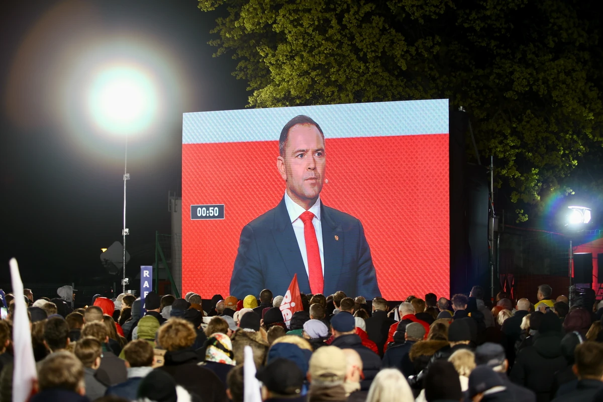 Nawrocki wręczył Gospodarzowi tęczową flagę. Zaskakująca reakcja