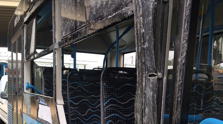 Két BKV-busz tört össze / Fotó: Blikk
