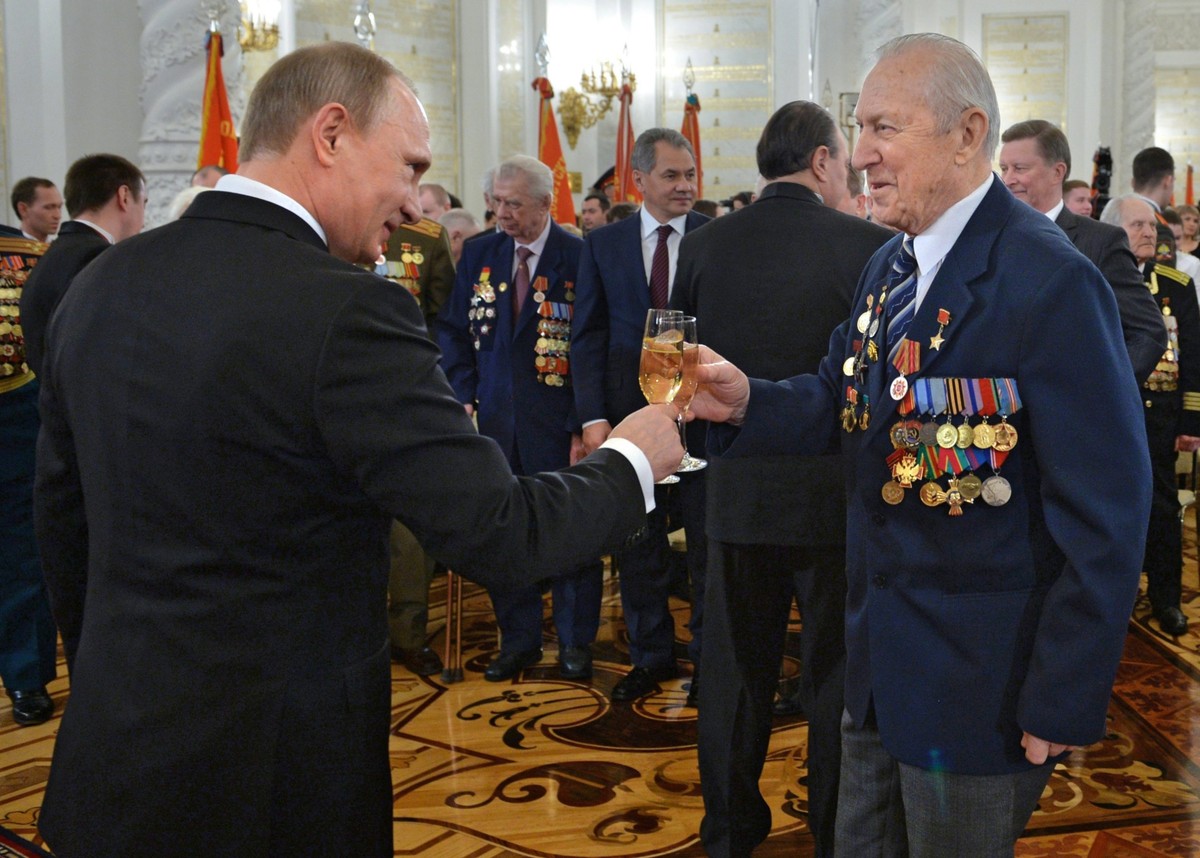Władimir Putin i rosyjski weteran wojenny
