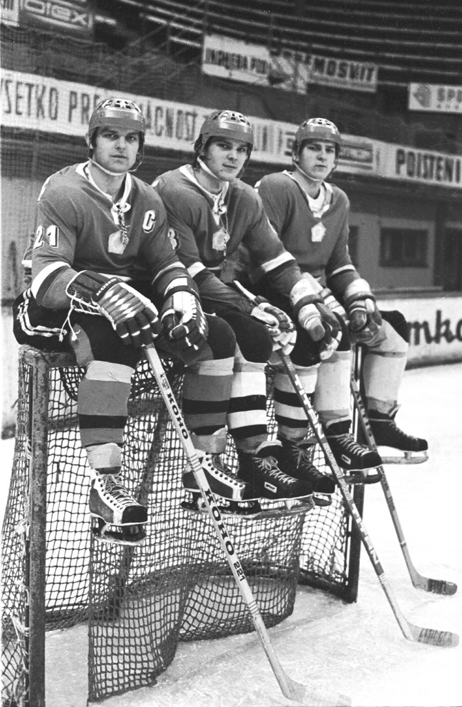 Na snímke z 12. apríla 1978 bratia Šťastný. Zľava Marián, Peter a Anton.