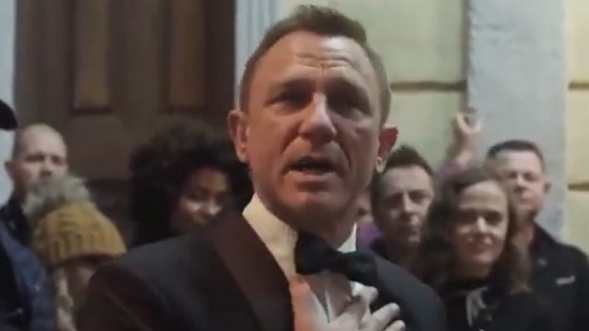 Daniel Craig zapłakany żegna się z rolą Bonda filmem "Nie czas umierać"