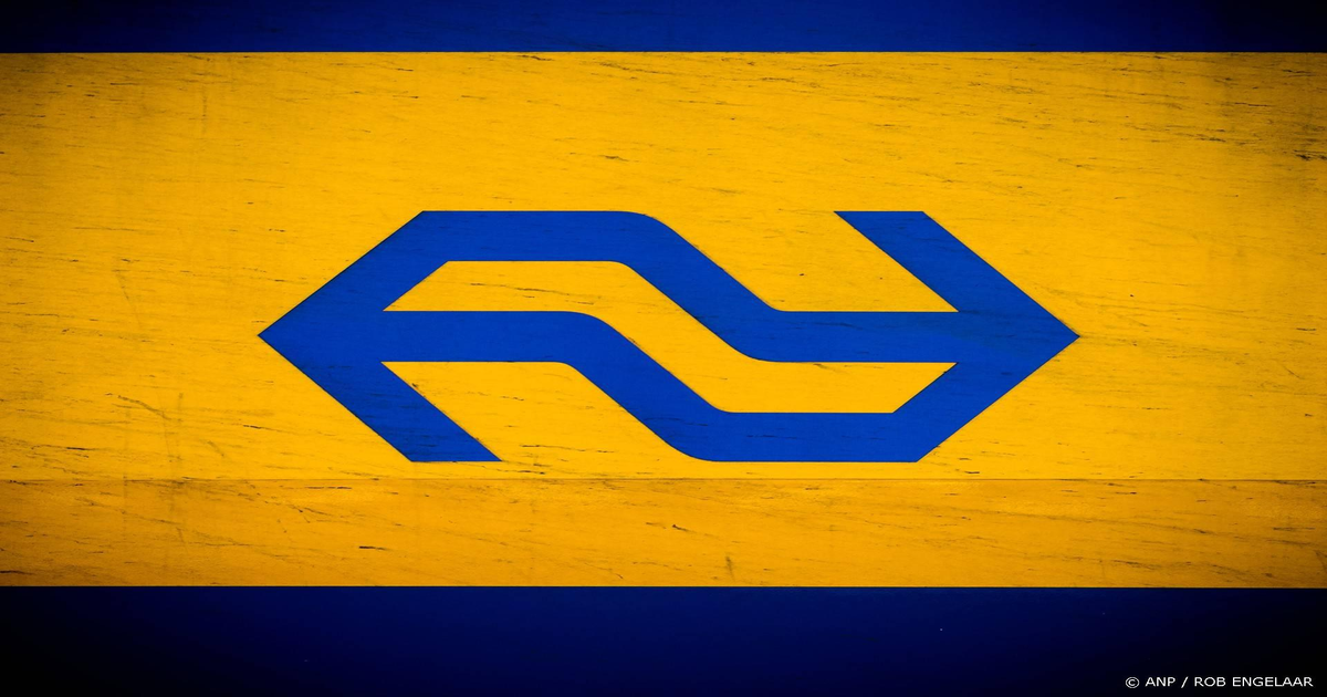 120 reizigers geëvacueerd naar weiland na treinbrand bij Woerden