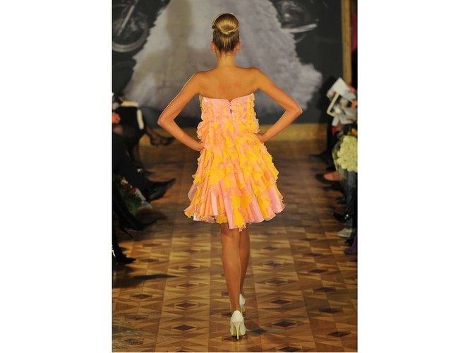 Klasyczny krój w stylu Chanel ajlepszy dla szczupłych sylwetek