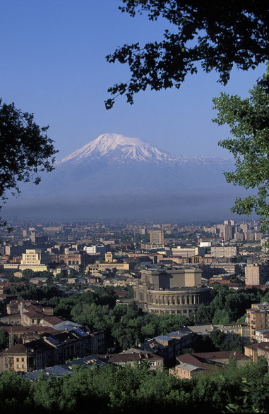 Erywań z widokiem na Ararat