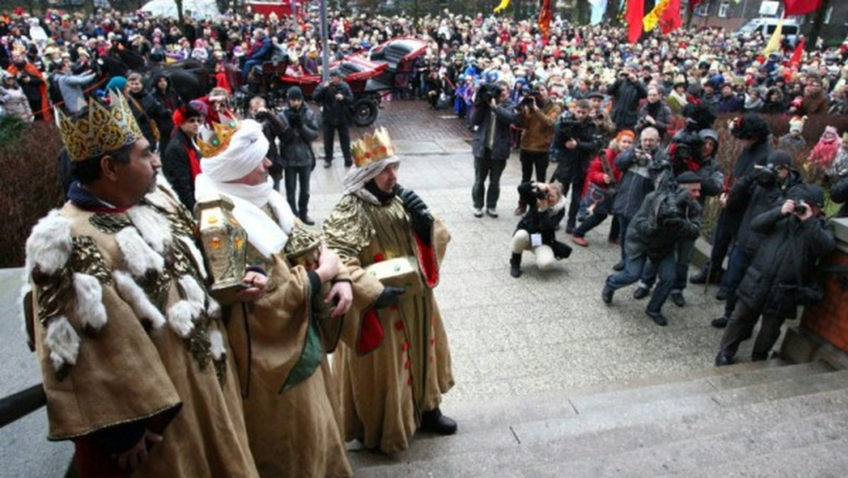 Orszak Trzech Króli w Szczecinie wyruszył sprzed urzędu miejskiego pod hasłem - "Kolędujmy!".